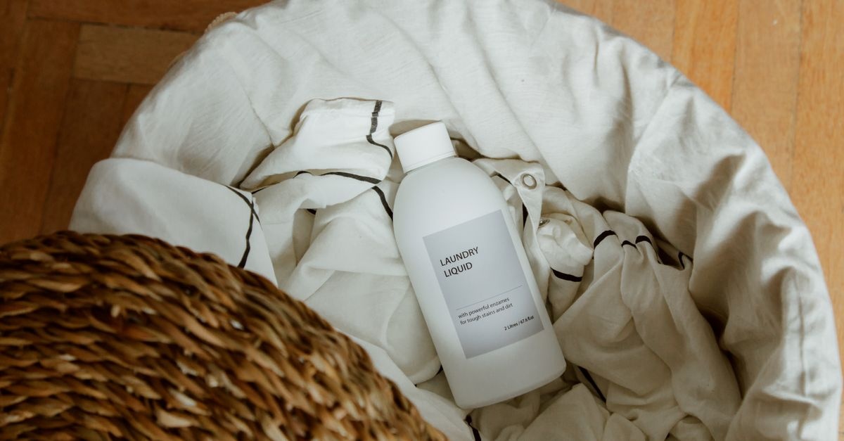 So bleibt dein Kaschmirpullover wie neu: Die besten Tipps zum richtigen Waschen und Pflegen