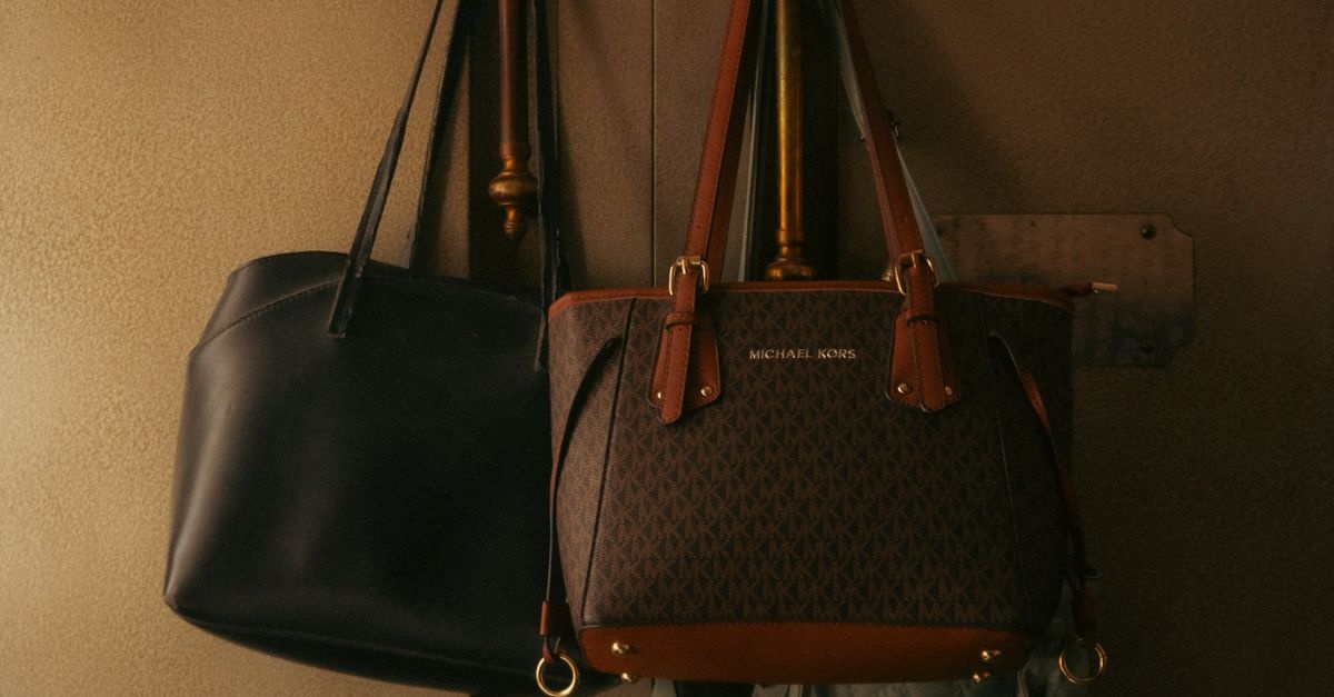Schwarz oder Braun? So findest du die perfekte Handtaschenfarbe für jeden Look