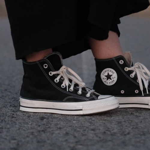 Culottes & Sneaker: So stylst du den Trend-Look lässig und elegant zugleich