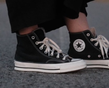 Culottes & Sneaker: So stylst du den Trend-Look lässig und elegant zugleich