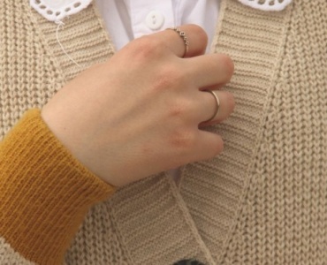 Layering mit Stil: So kombinierst du Weste und Strickjacke für einen modernen Look