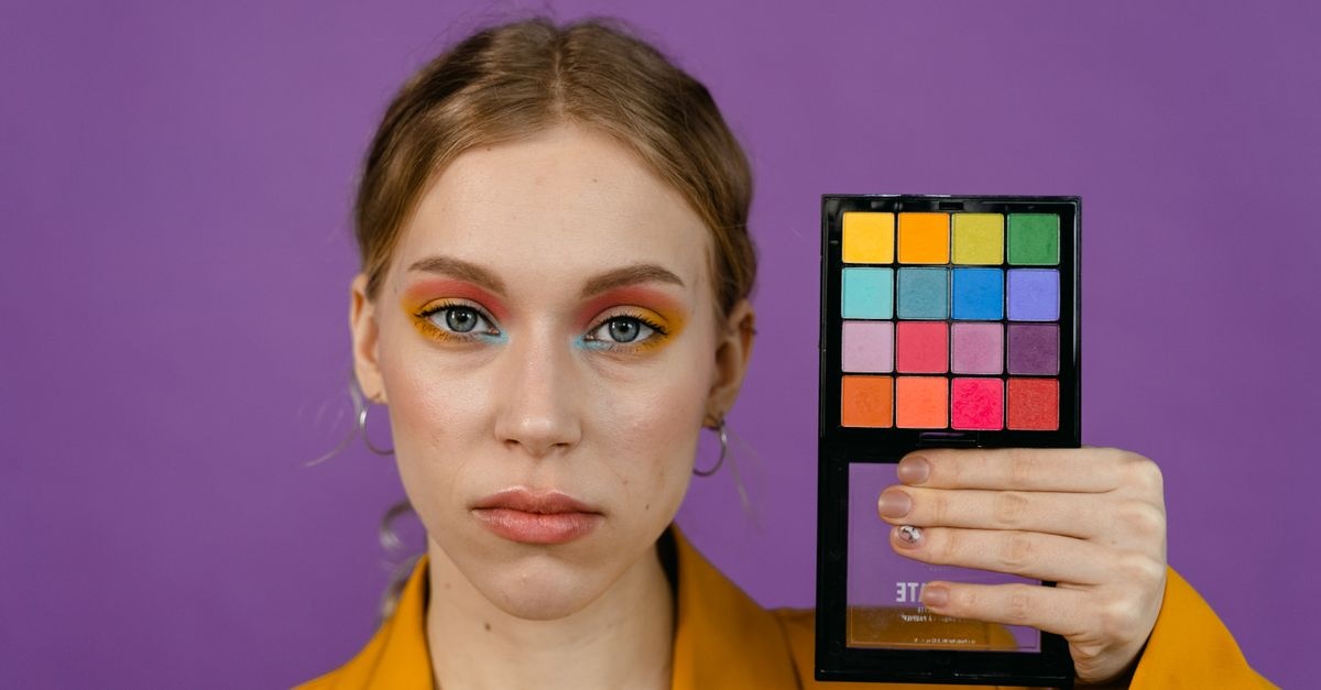 Kühle Nuancen, warmer Typ: So findest du die perfekten Farben für deinen Glow