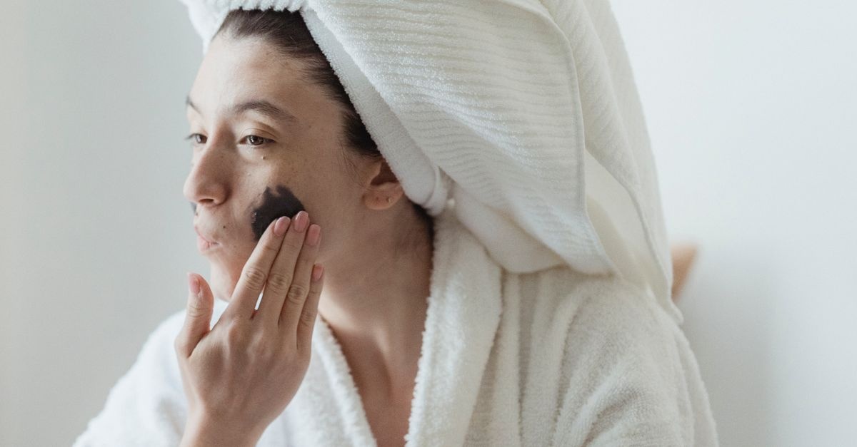 Gesichtsmaske richtig anwenden: Vor oder nach der Reinigung für den besten Effekt?